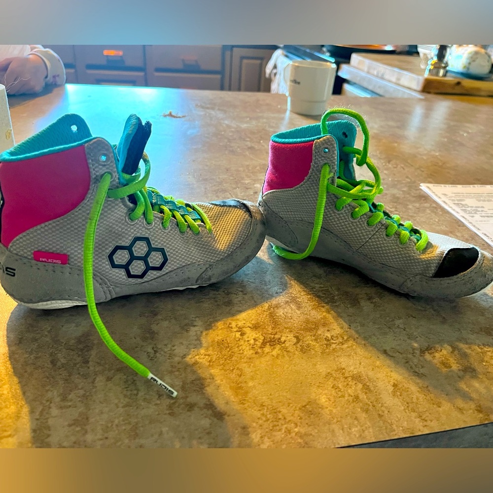 Rudis youth size 1 wrestling shoes